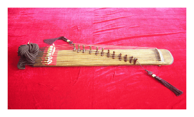 伽倻琴历史与特色简介 民族乐器伽倻琴图片及演奏方法介绍