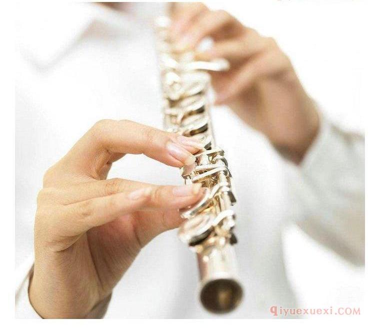 长笛的音域及演奏技巧