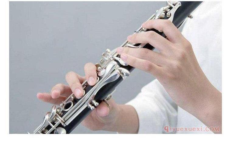 单簧管指法左右手指按键的划分