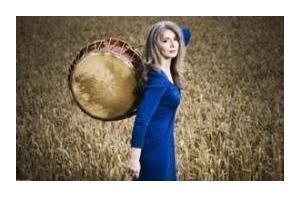 全职敲击乐独奏家伊芙莲·格妮(Evelyn Glennie)简介