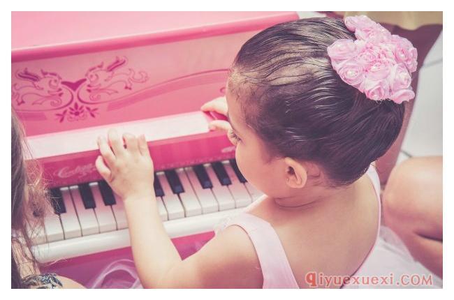 钢琴教授数年经验：学琴中更换老师的利弊是什么？有琴童的家长必看 