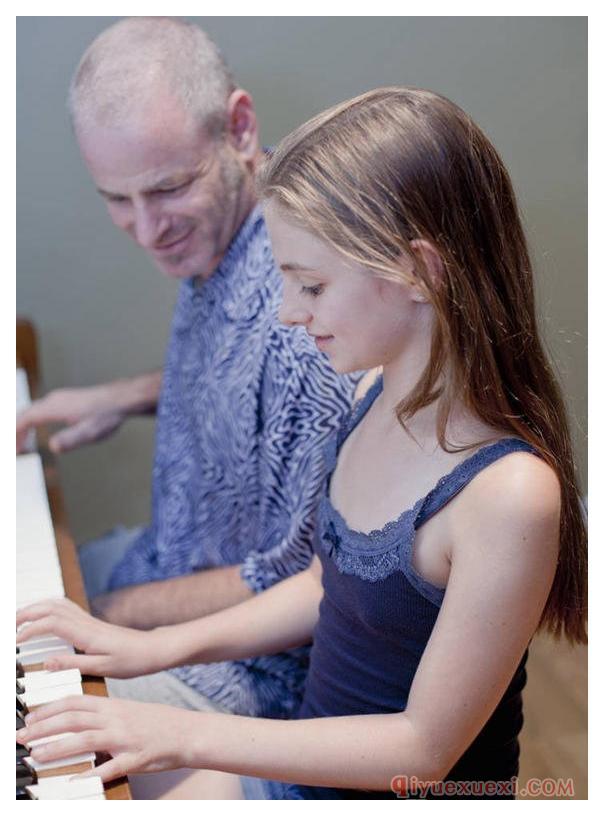钢琴基础断奏与连奏的训练 