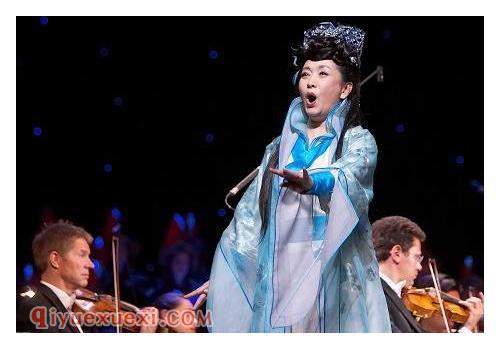 中国著名歌唱家彭丽媛（饰花木兰）在奥地利首都维也纳国家歌剧院演出