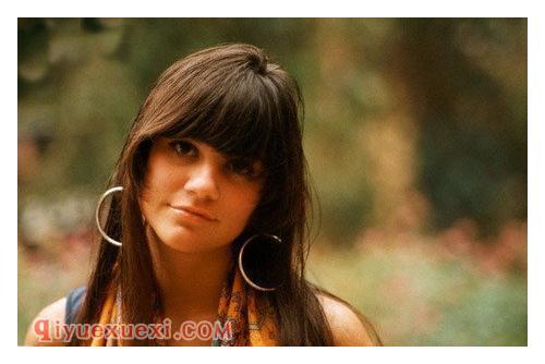 琳达.朗斯黛（Linda Ronstadt）爱是一朵玫瑰（Love Is A Rose）简介